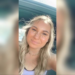 Meet your Posher, Chloe